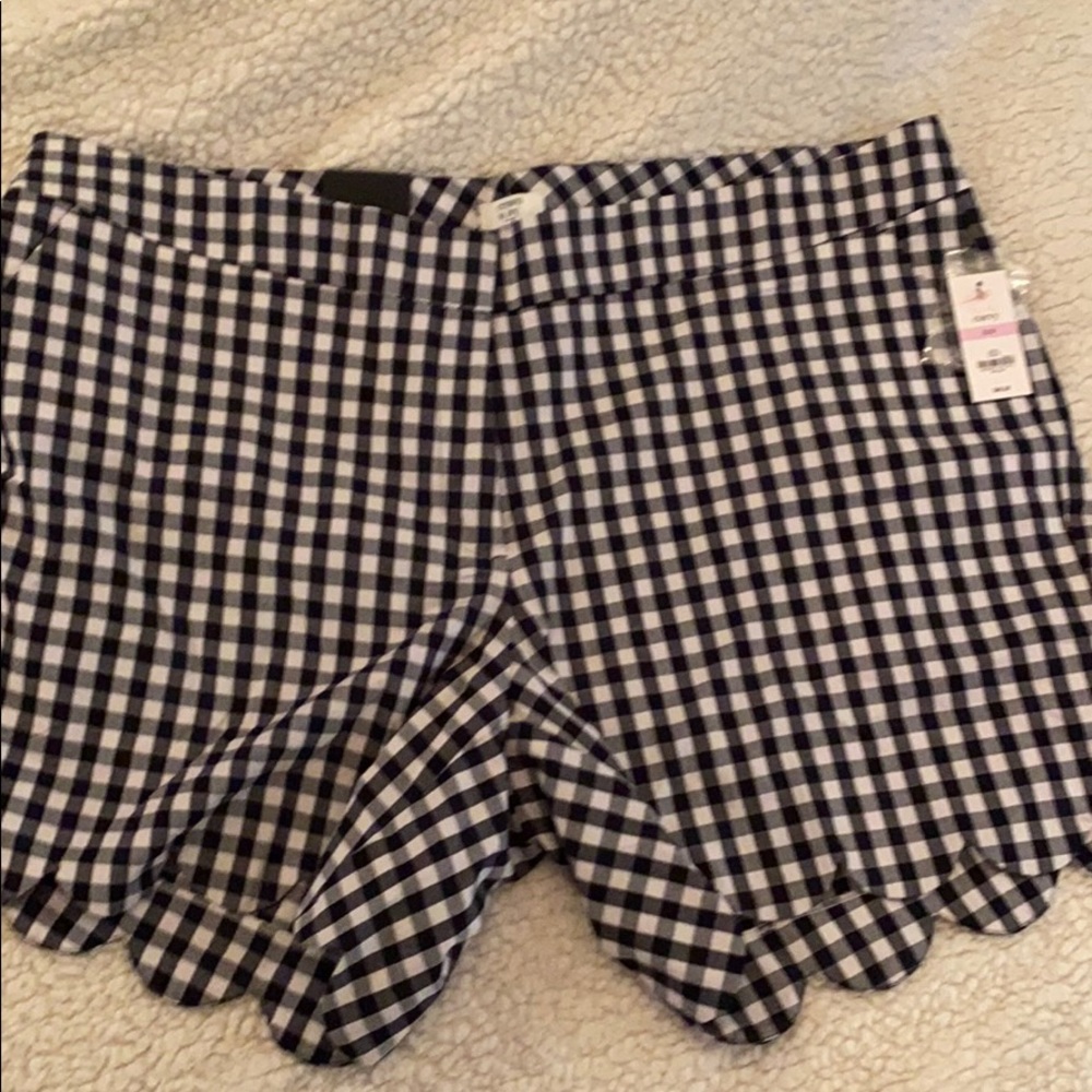 NWT Black and White  Scallop Hem Shorts